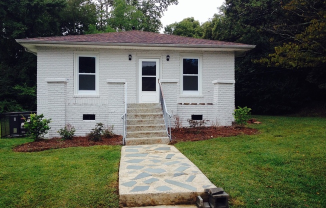 3 Bedroom 2 Bathroom JUST RENOVATED Lawncare Included/Granite Countertops