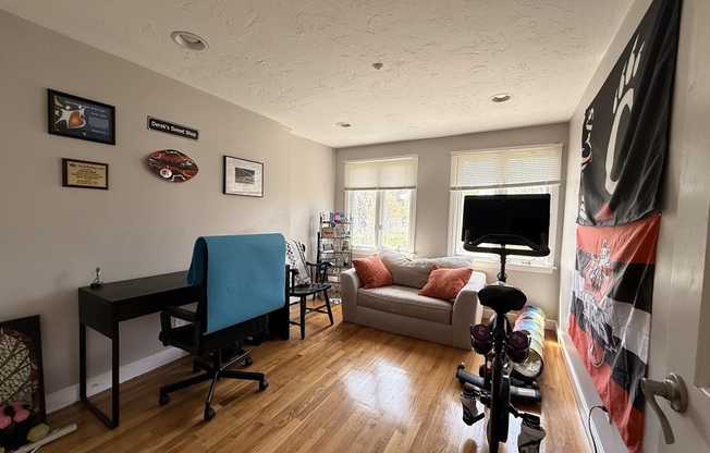 26 HAMMOND POND PKWY