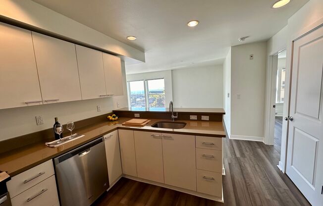 1 bed, 1.5 baths, 872 sqft, $2,395, Unit Unit 402