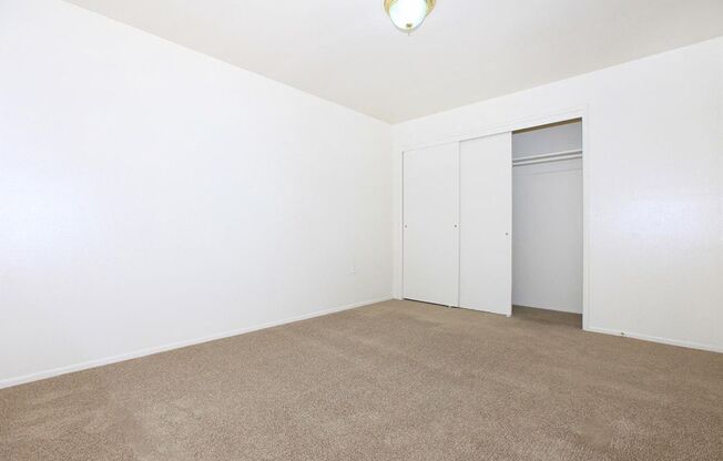 2 beds, 1 bath, 915 sqft, $915, Unit 79-10 (UV2)