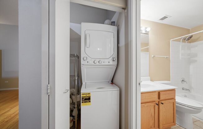 2 beds, 2 baths, $3,100, Unit 506