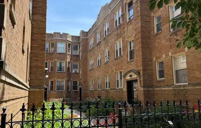5545-51 N. Magnolia