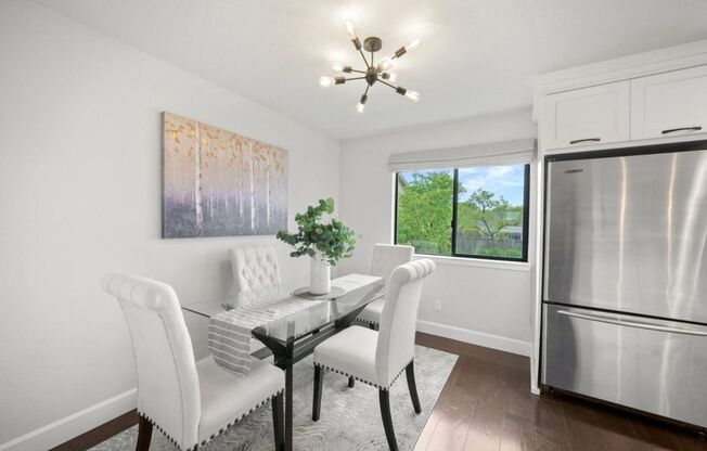 Immaculate 3 Bedroom 2.5 Bath Condominium in Great Campbell Location- White Oaks