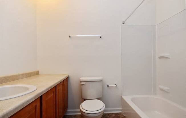 Apartments for rent in Indianapolis at Pangea Fields offer large bathrooms.