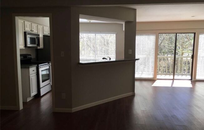 Completely Remodeled Townhouse in the heart of memorial!! The backyard porch has an amazing view of the Buffalo Bayou!!