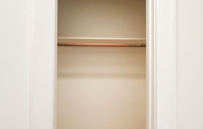 Studio, 1 bath, 325 sqft, $900, Unit 101
