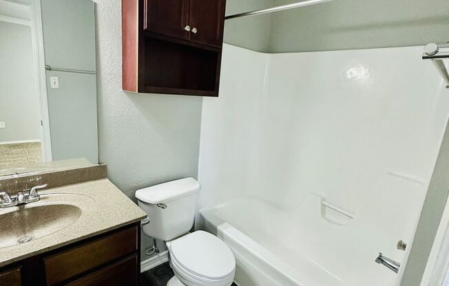 Studio, 1 bath, 500 sqft, $750, Unit 208