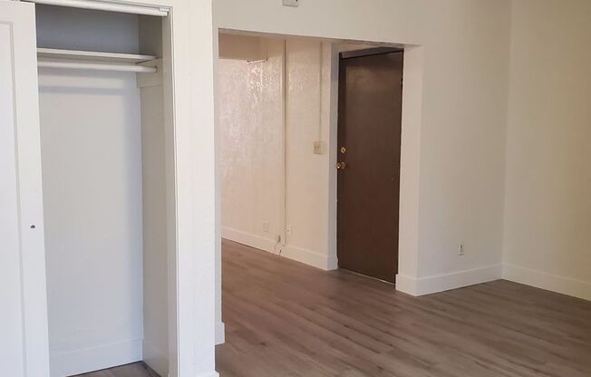 1 bed, 1 bath, $1,100, Unit C