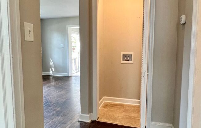 2 beds, 1 bath, $1,300