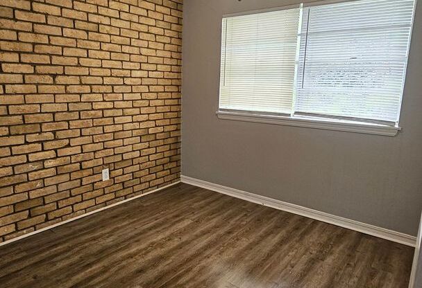2 beds, 2 baths, 925 sqft, $1,300, Unit 218