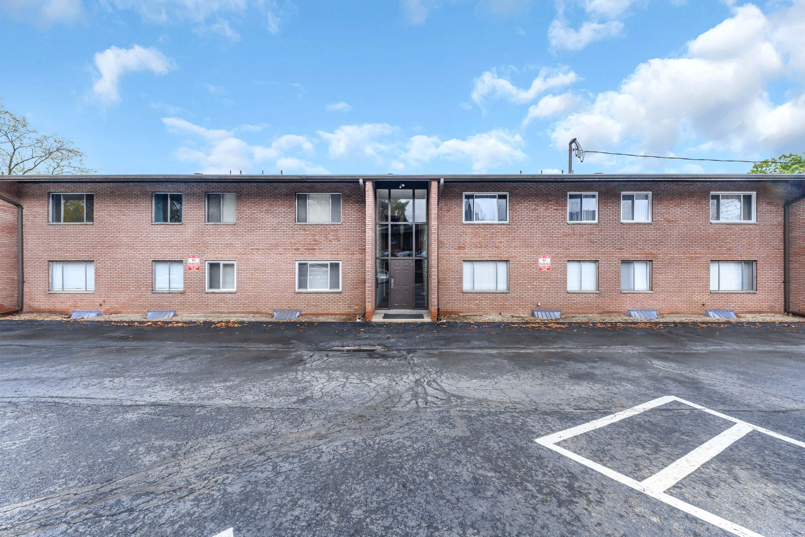 Welcome to a charming 1-bedroom, 1-bathroom home located in the vibrant city of Pittsburgh, PA!