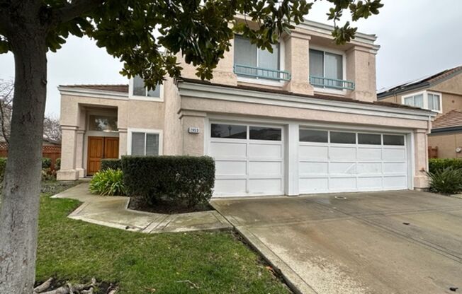 Union City 5 BD + Loft/ 3.5 BA Detached Home in Gated Community ~ Yard, Community Pool, Pets welcome, Great Schools
