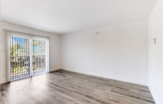 2 beds, 1 bath, 870 sqft, $1,595, Unit 32