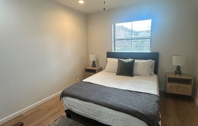 2 beds, 1 bath, 802 sqft, $1,595, Unit 216