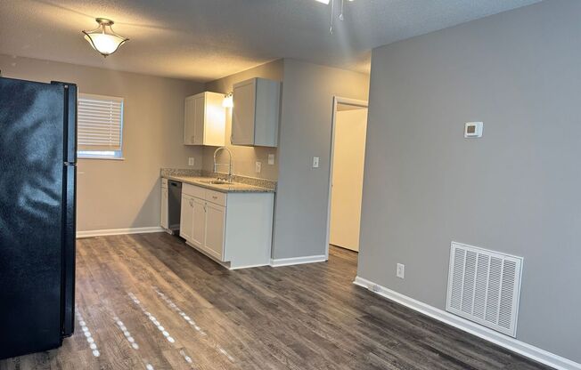 2 beds, 1 bath, 800 sqft, $995, Unit 5