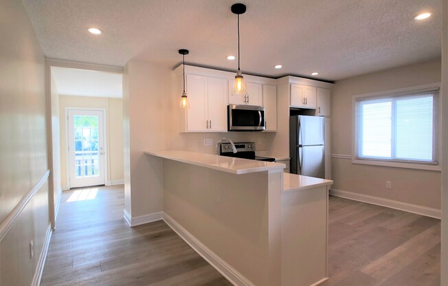 Large House with A/C, deck, updated kitchen, laundry, pet friendly