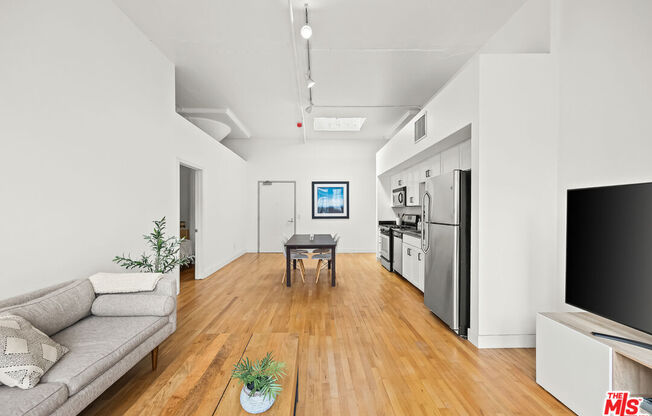 Studio, 1 bath, 707 sqft, $2,290, Unit 628