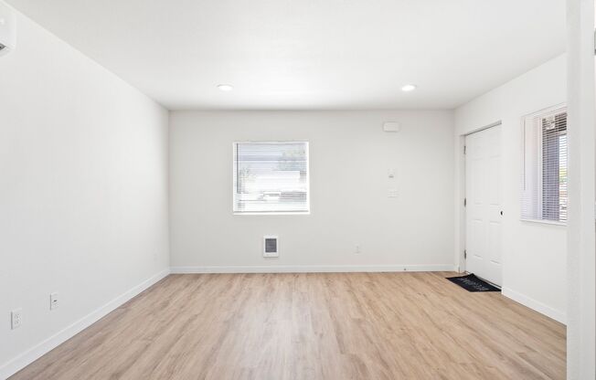 1 bed, 1 bath, 650 sqft, $1,200, Unit 1919 F