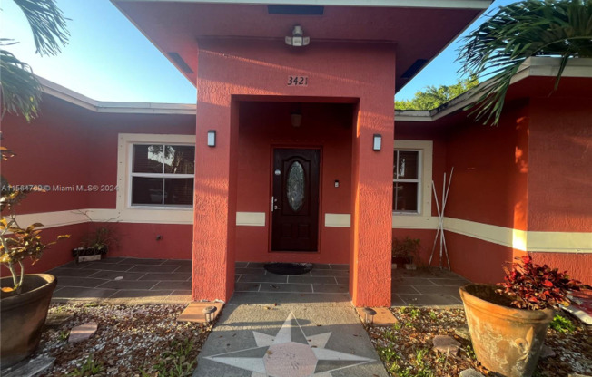 3421 SW 12 CT