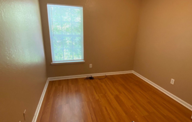 Spacious 3-bedroom townhouse in Riverdale