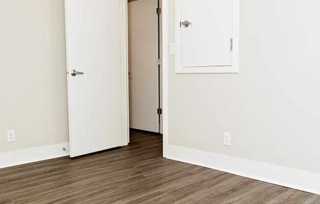 2 beds, 1 bath, $1,000, Unit 4001 Holdrege St. #2