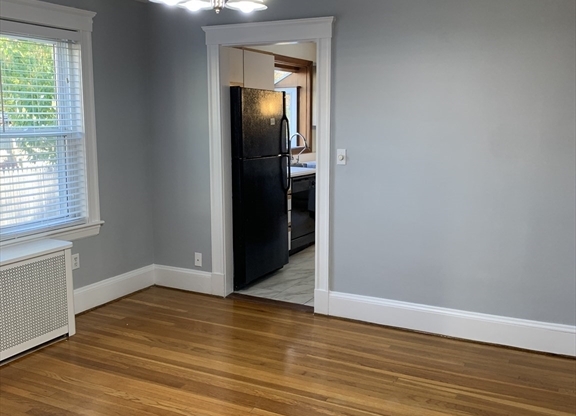 3 beds, 1 bath, 1,000 sqft, $2,900, Unit 34