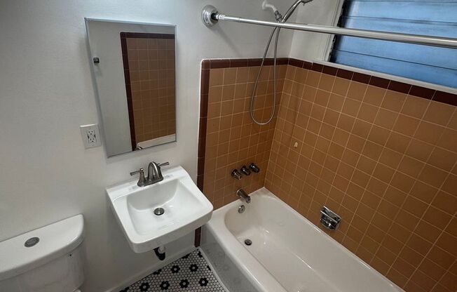 Studio, 1 bath, $1,450, Unit 1149-2