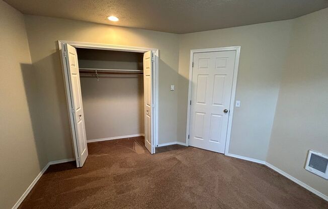 2 beds, 1 bath, 600 sqft, $1,345, Unit Unit 105