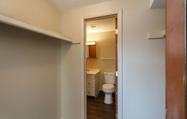 2 beds, 1.5 baths, $1,350, Unit 773 E Thurber Dr Apt. C