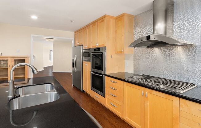 3 bedroom townhome in perfect location in heart of Kirkland!
