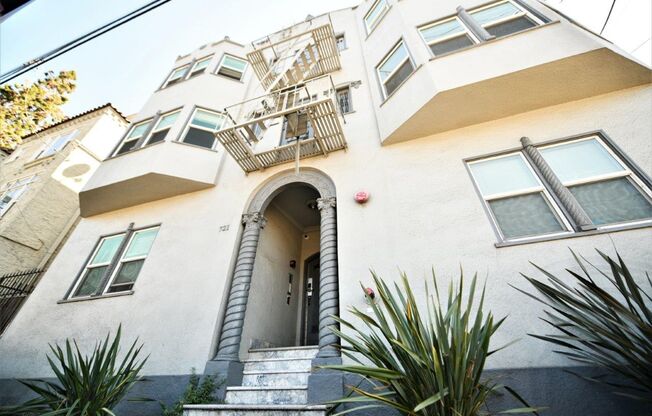 1p586 - 721 40th St.