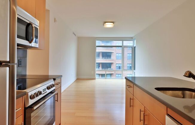 2 beds, 1 bath, $4,350, Unit 409