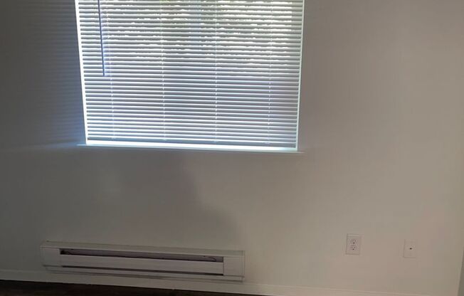 2 beds, 1 bath, 700 sqft, $1,350, Unit 201