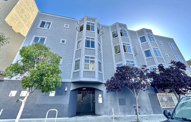 Epic REA: Bright Top Floor Corner Studio with Built-in Murphy Bed in SOMA