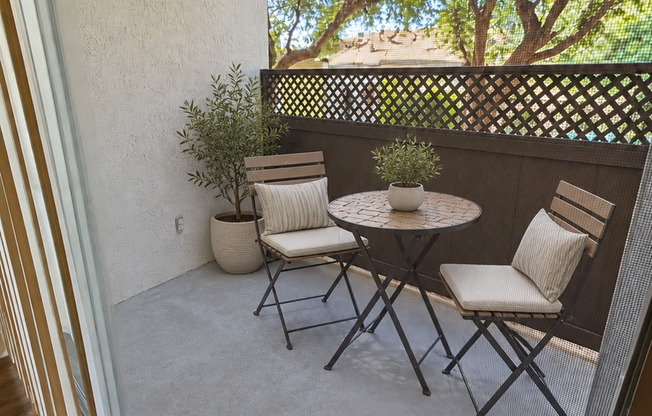 2 beds, 1 bath, 896 sqft, $2,095, Unit 017