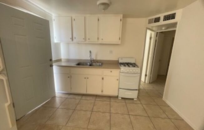 2 beds, 1 bath, $1,200, Unit 2130