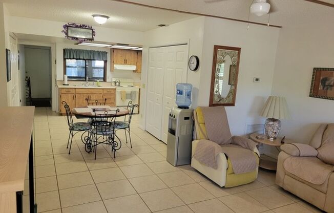Quaint yet spacious 2/1 duplex avaliable furnished or unfurnished