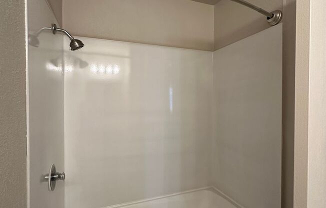 1 bed, 1 bath, $1,295, Unit 53