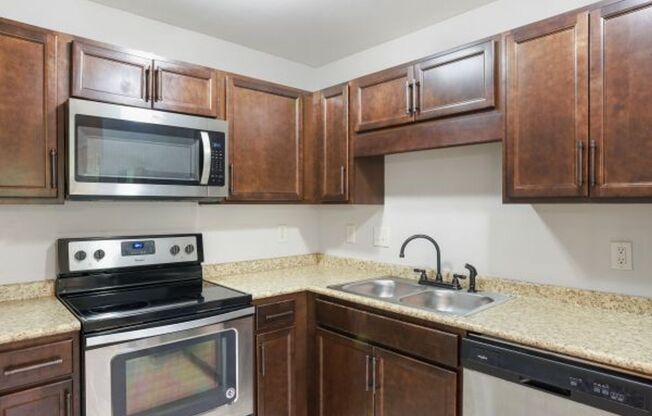 2 beds, 1.5 baths, 1,050 sqft, $1,300, Unit Memorial Drive - E