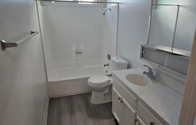 1 bed, 1 bath, 640 sqft, $1,950, Unit 1467 - J