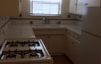 Studio, 1 bath, 375 sqft, $1,350, Unit 08