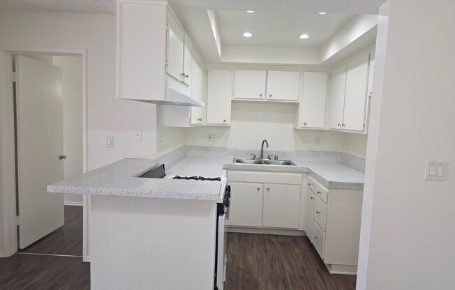 1 bed, 1 bath, 713 sqft, $2,075, Unit B064