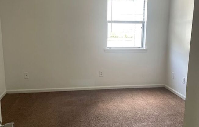 1 bed, 1 bath, 640 sqft, $990, Unit 177K