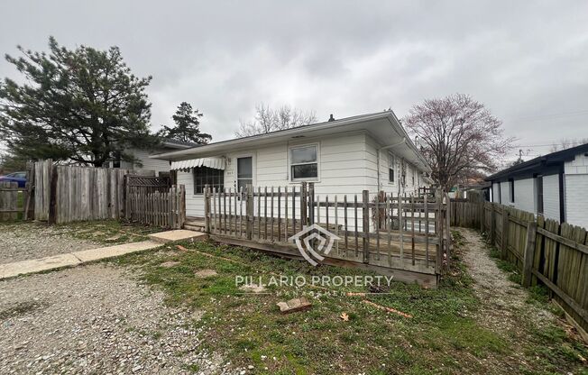 805-805 1/2 S Worth Ave