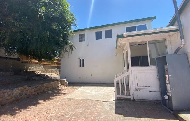 Large House, Close to Campus!!