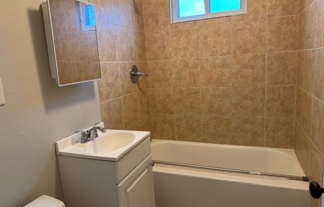 2 beds, 1 bath, $900, Unit 110-2 Andes