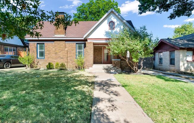 Charming 2-Bed, 2-Bath Tudor in North Oak Cliff