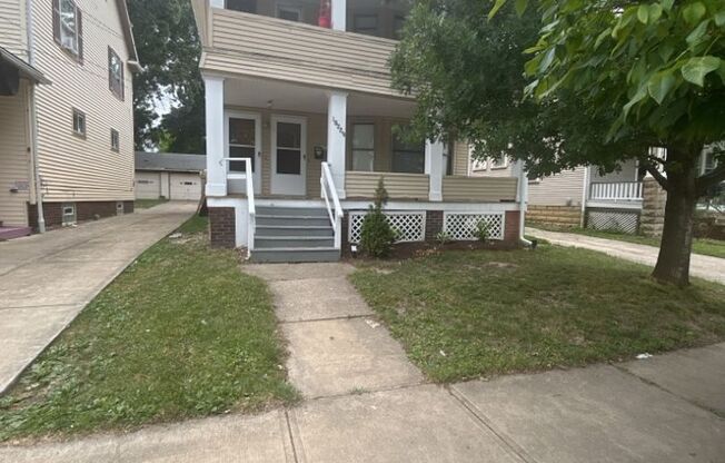 2 beds, 1 bath, $1,400, Unit DN Unit