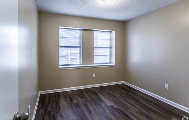 2 beds, 1.5 baths, 1,100 sqft, $1,050