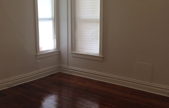 1st floor with parking-Video in pictures!